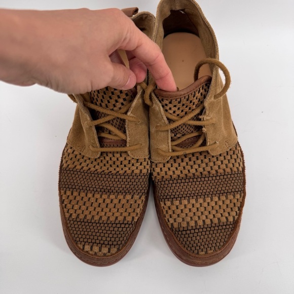 UGG Men’s Brown Pattern Suede Sherpa Lined Lace Up Booties Size 9.5 - Picture 2 of 6